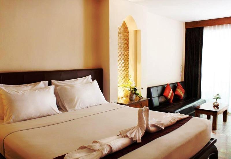 Baan Pron Phateep Patong Habitación foto